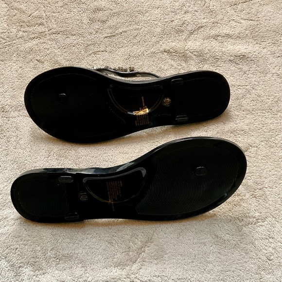 Stylish slip on embellished thong sandals in black by Shoe Dazzle. - Picture 6 of 6